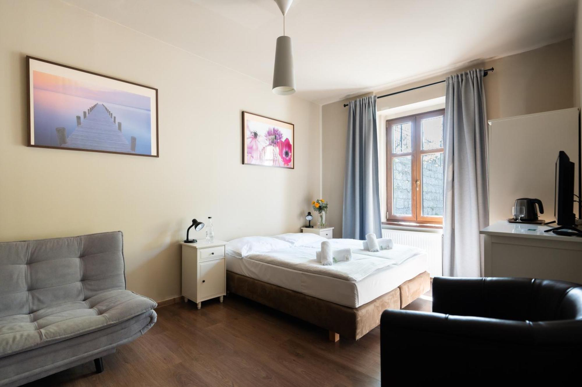 Penzion A Restaurace Bily Mlyn Liberec Esterno foto