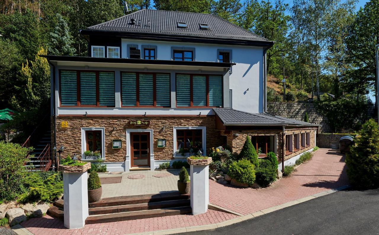 Penzion A Restaurace Bily Mlyn Liberec Esterno foto