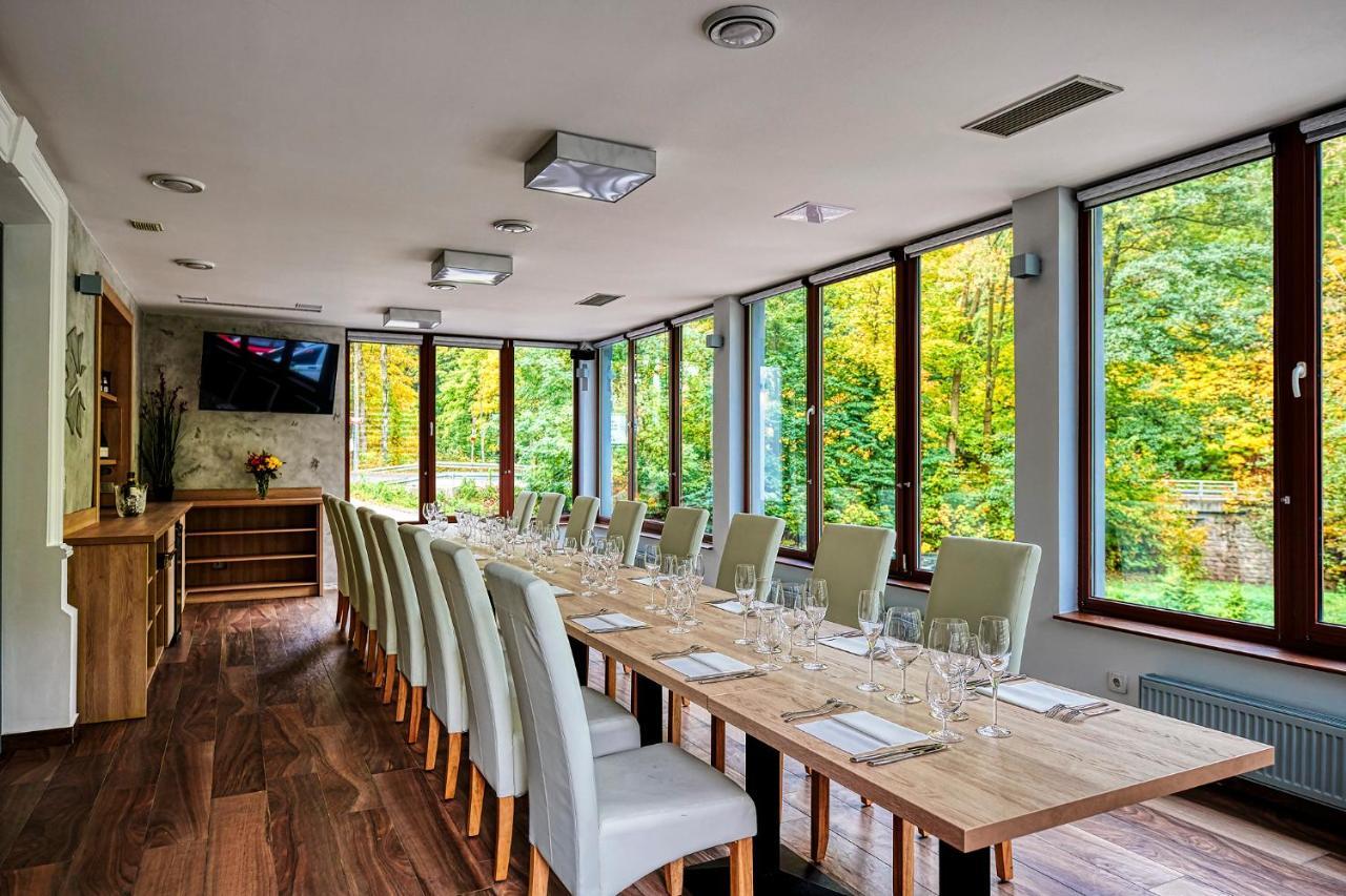Penzion A Restaurace Bily Mlyn Liberec Esterno foto